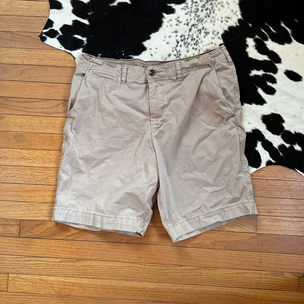 american eagle | khaki shorts